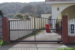 Automated gate installed by Maathuis Electrical