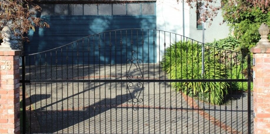 Automated swing gates
