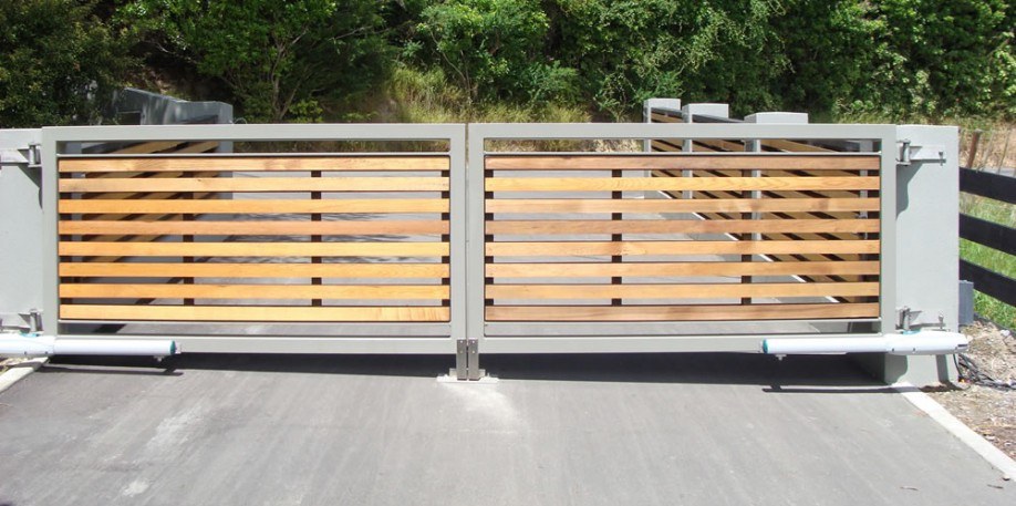 Automated timber gate