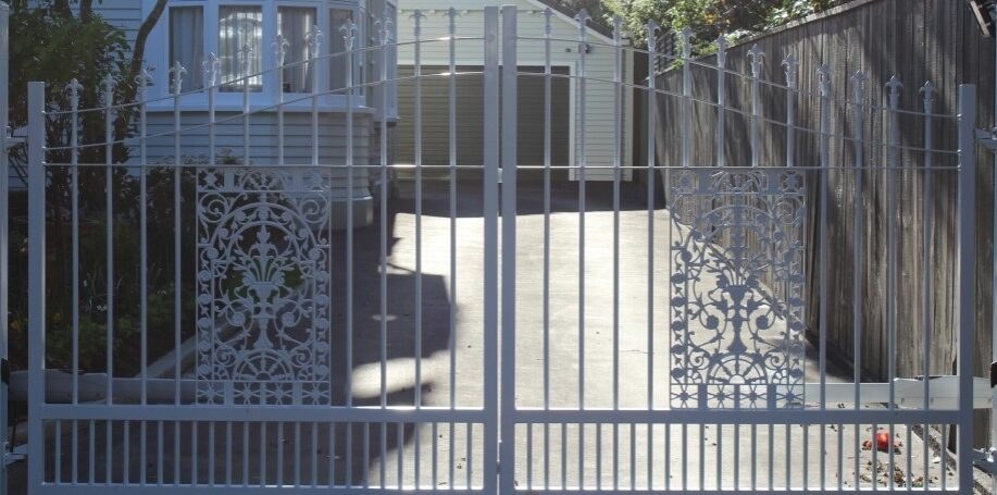 Automated sliding gate